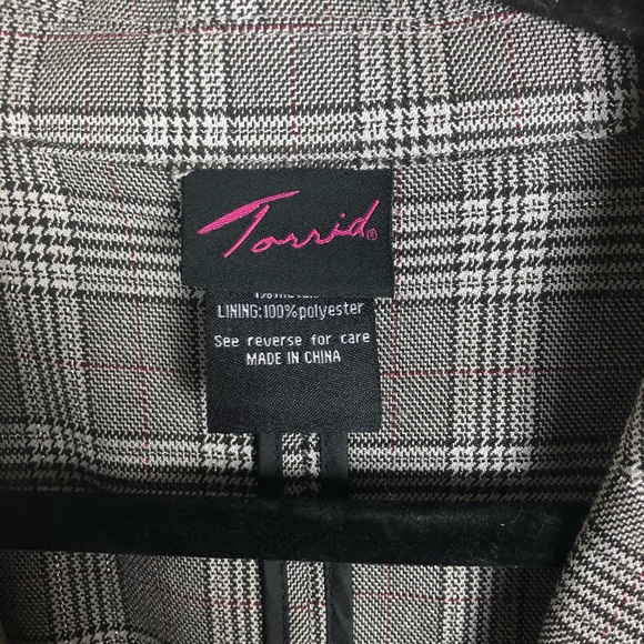 SOLD Torrid Gray Plaid Blazer - Picture 6 of 10